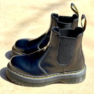 Dr. Martens Chelsea Platform